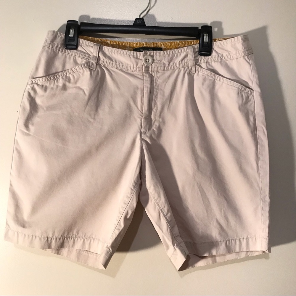 Eddie Bauer Women short size 10 off white color